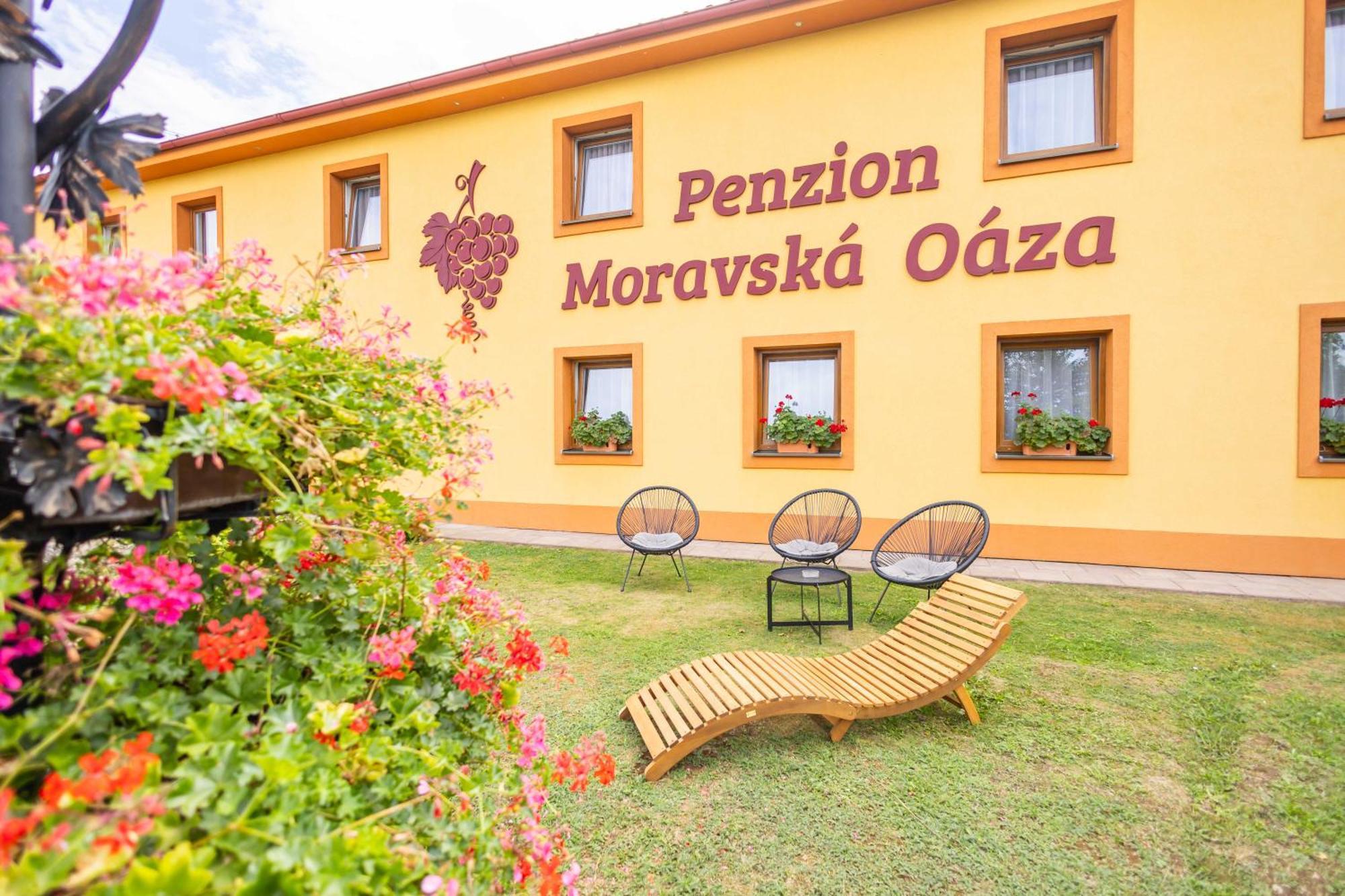 Penzion Moravská oáza Valtice Exterior foto