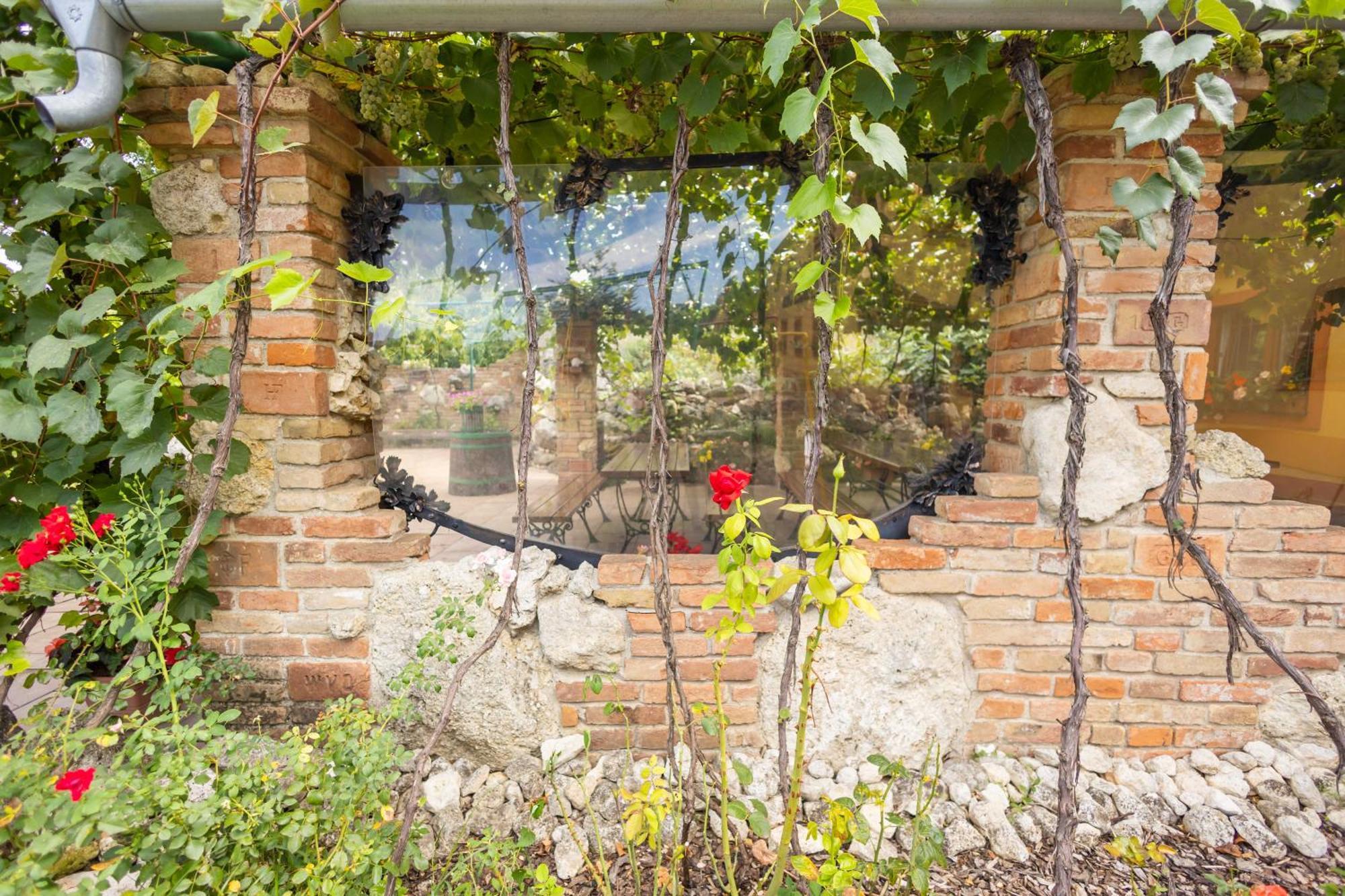 Penzion Moravská oáza Valtice Exterior foto